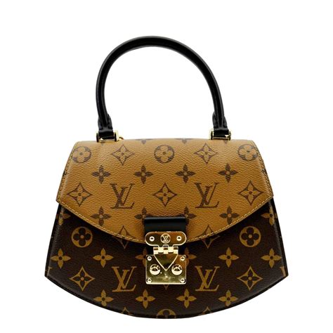 louis vuitton tilsitt bag.